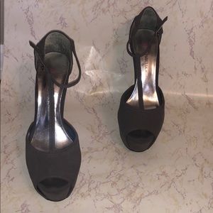 Gray peep toe pumps